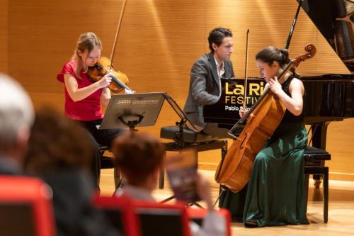 Ensemble-Rona-12